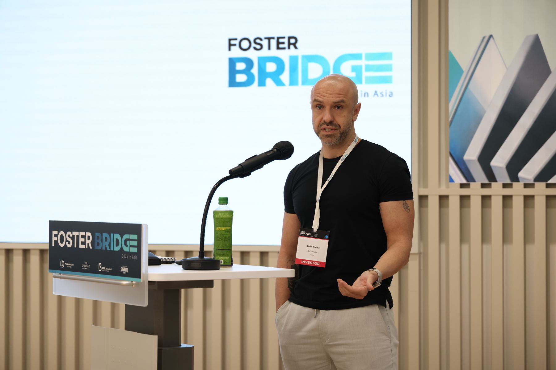 Colin Kleine speaking at Fosterbridge in Seoul